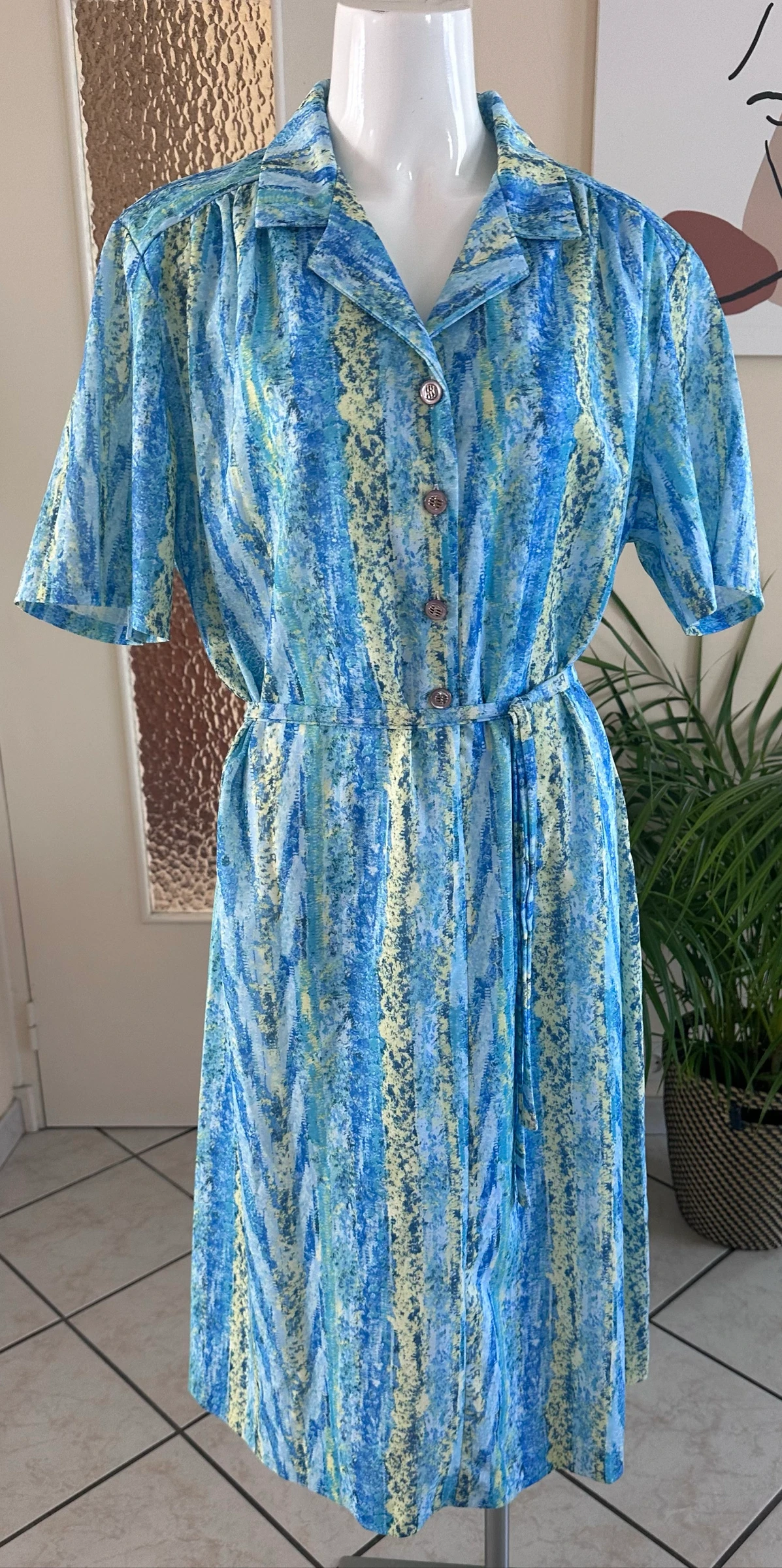 Robe vintage fluide Made in Belgium Bleue, Verte & Jaune Taille 52 Excellent état